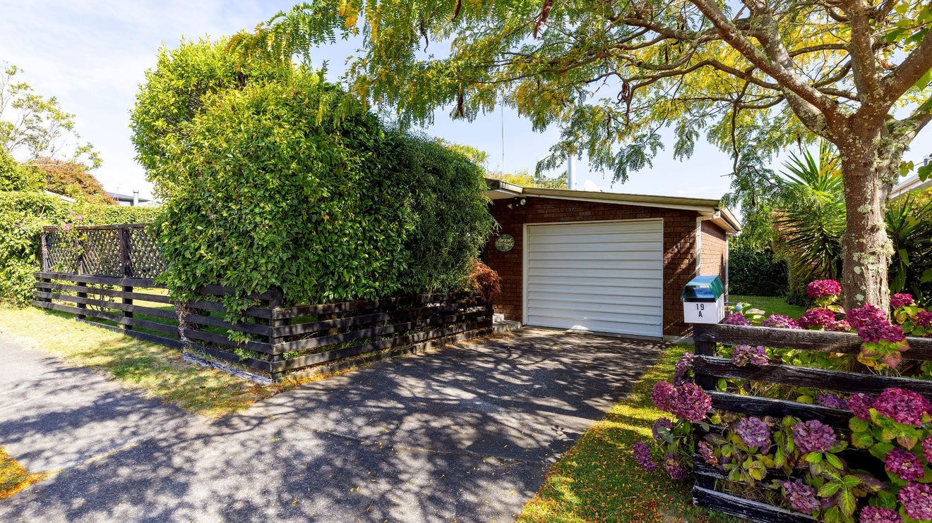 1/19 Chesham Avenue, Waipahihi, Taupo - Carousel 1