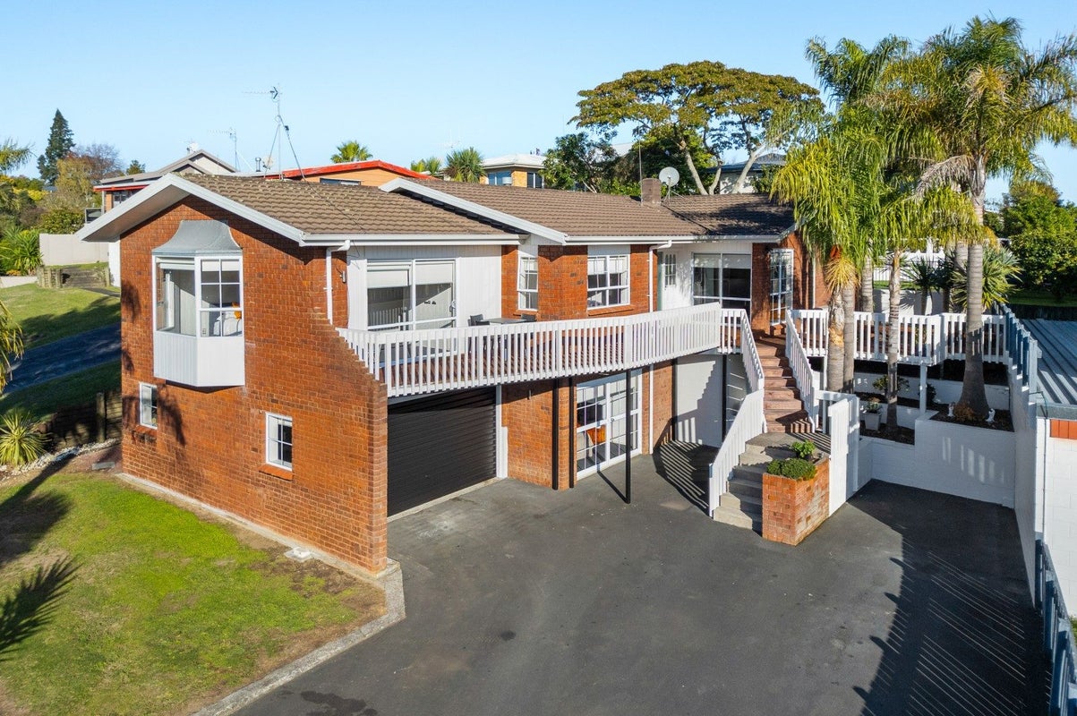 42 Gilbass Avenue, Hamilton Lake, Hamilton - Carousel 1