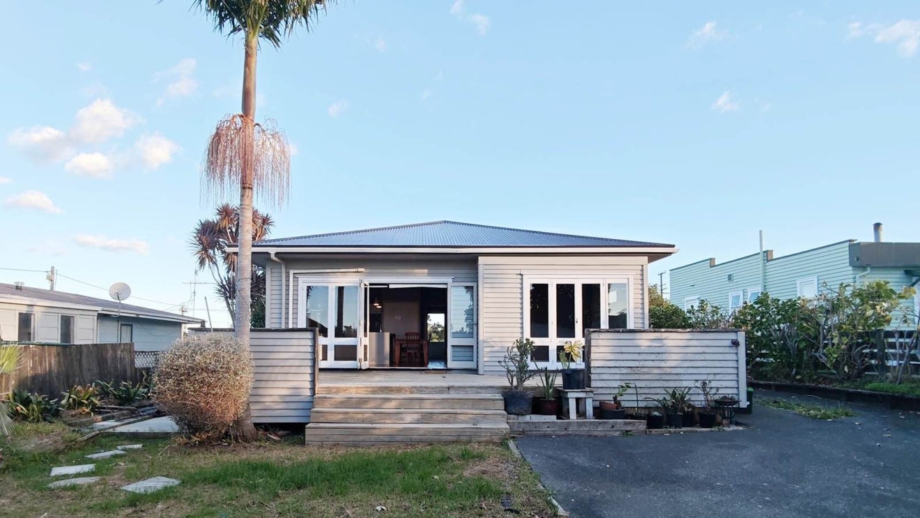 24 Akehurst Avenue, New Lynn, Auckland - Carousel 1