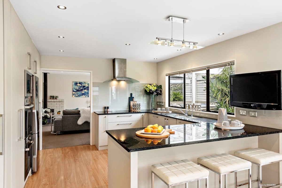 96 First View Avenue, Beachlands, Auckland - Carousel 2
