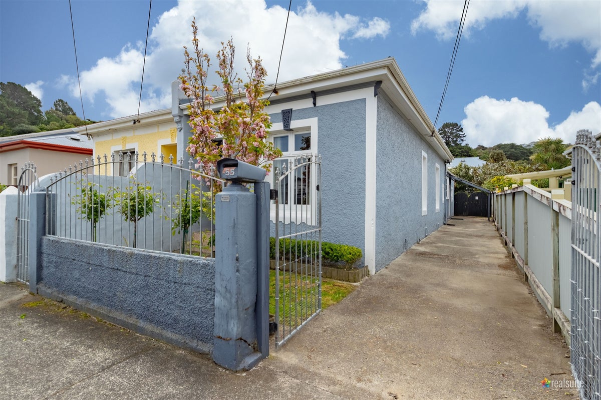 55 Riddlers Crescent, Petone, Lower Hutt - Carousel 1