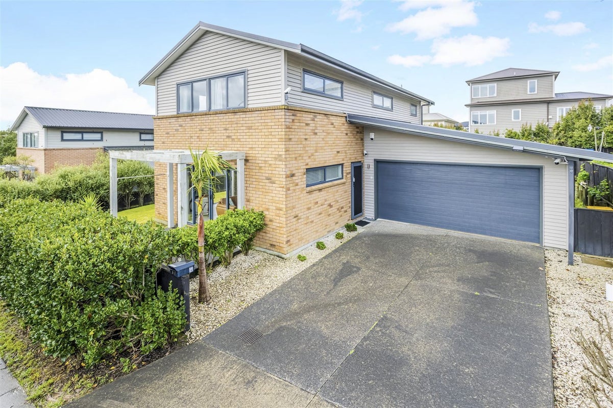 10 Joseph Street, Flat Bush, Auckland - Carousel 1