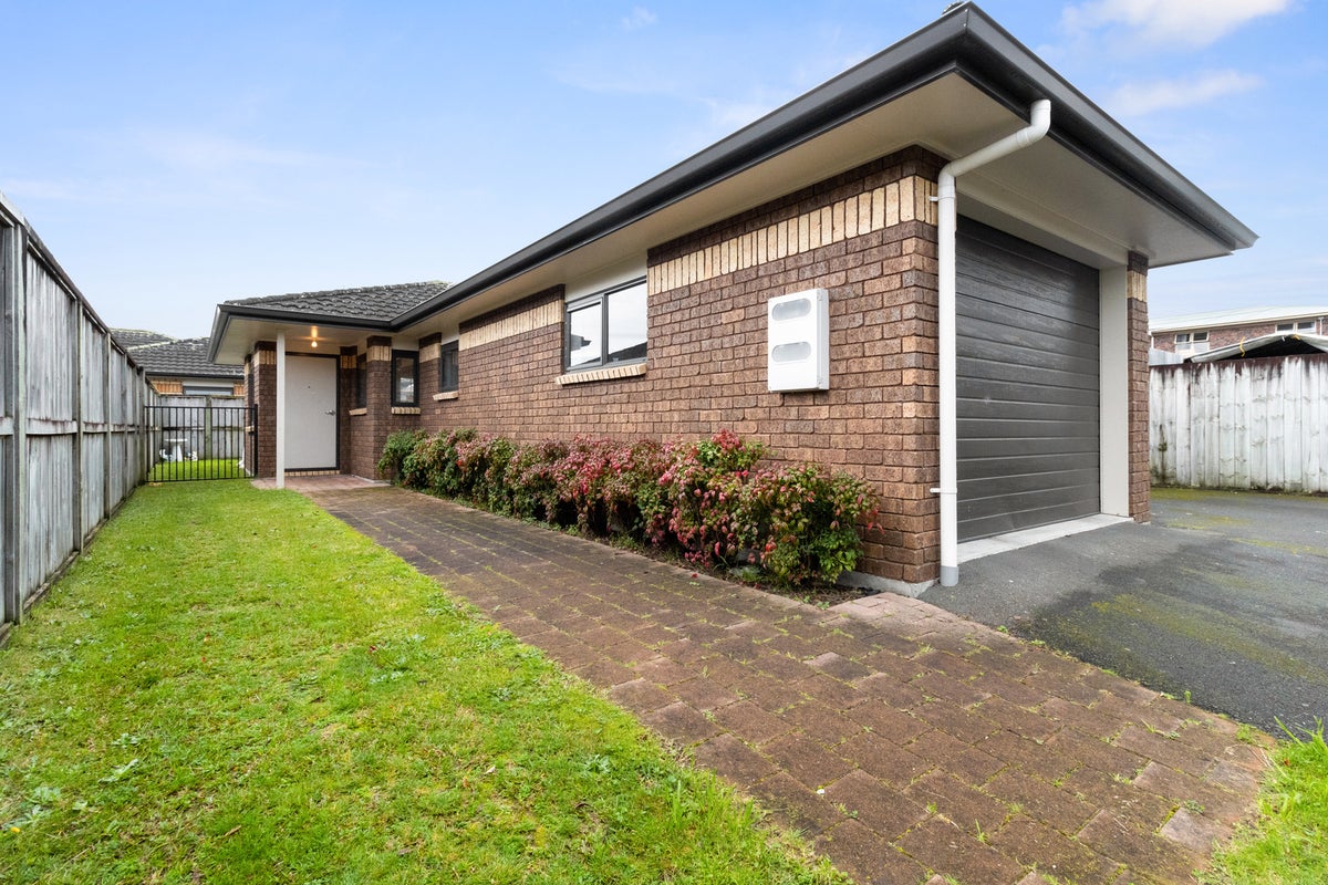 37B Sillary Street, Hamilton East, Hamilton - Carousel 1
