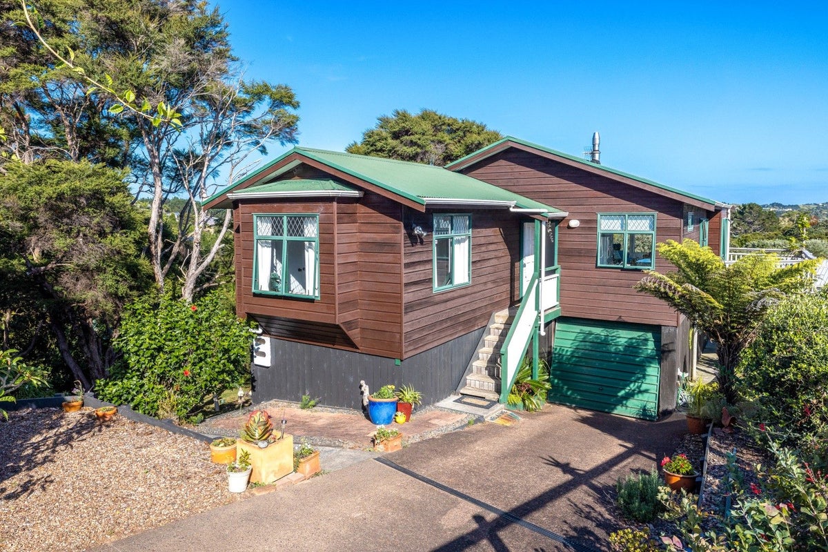 35 Hobson Terrace, Onetangi, Waiheke Island - Carousel 2