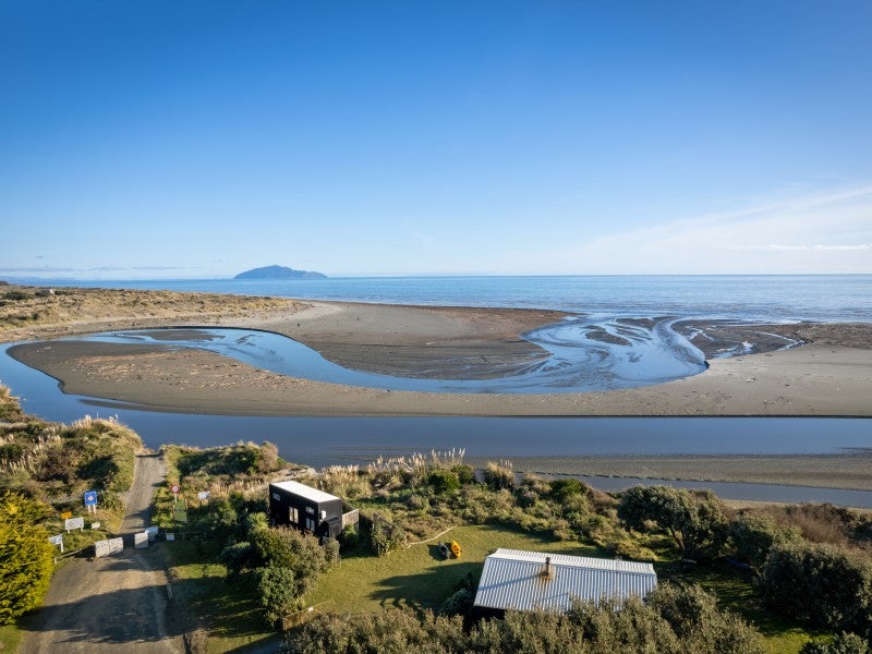 61 Manga-Pirau Street, WAIKAWA BEACH, MANAKAU - Carousel 2