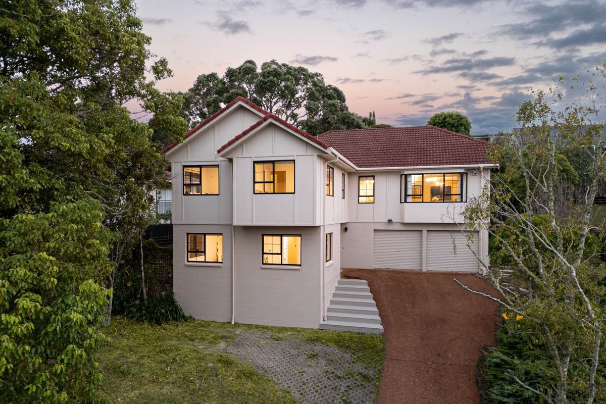 31 John Downs Drive, Browns Bay, Auckland - Carousel 1