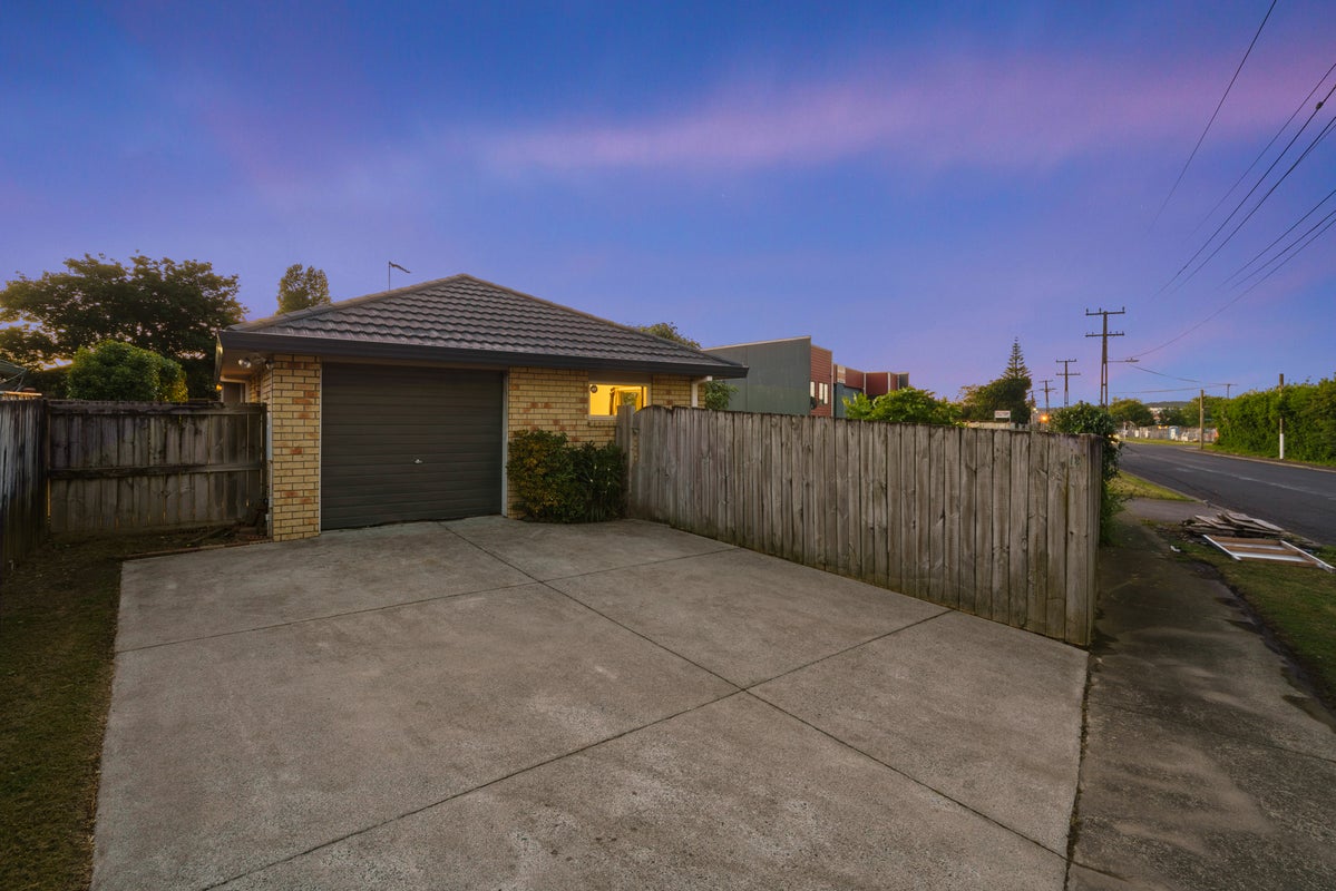 18 Oakleigh Avenue, Takanini, Auckland - Carousel 1
