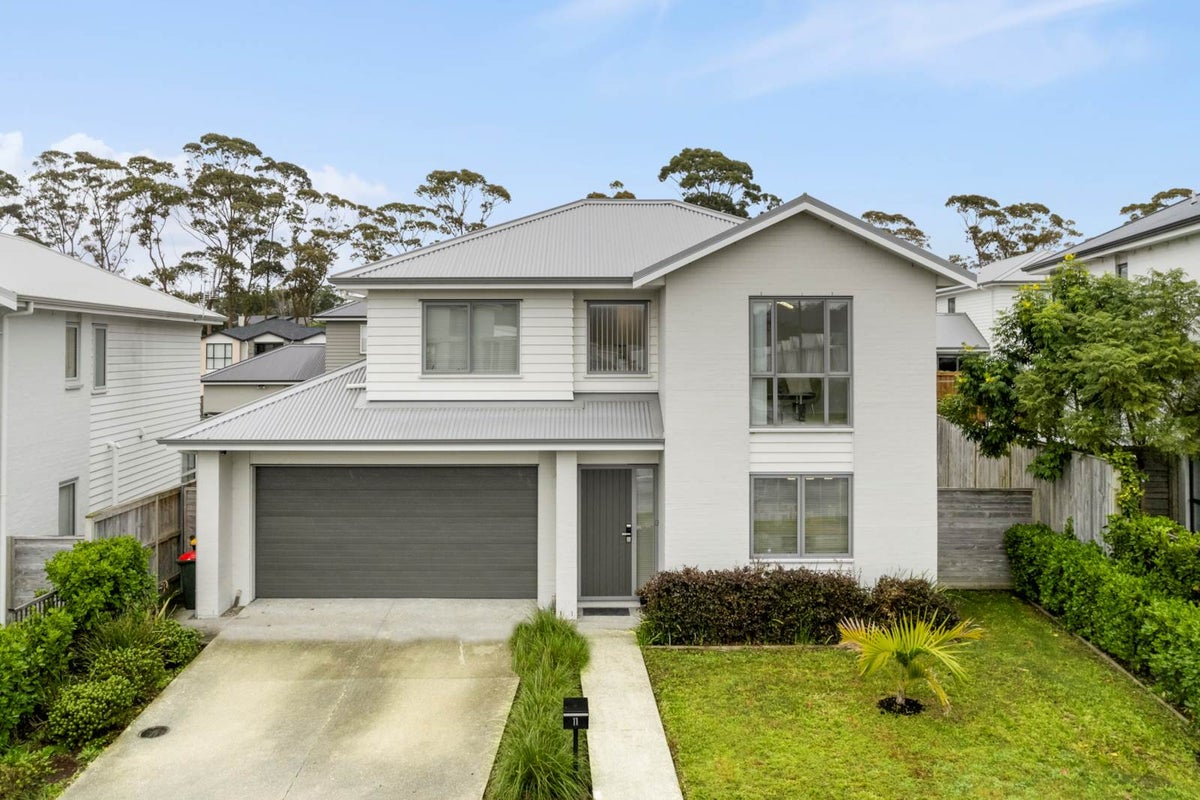 11 Frank Newton Road, Swanson, Auckland - Carousel 1