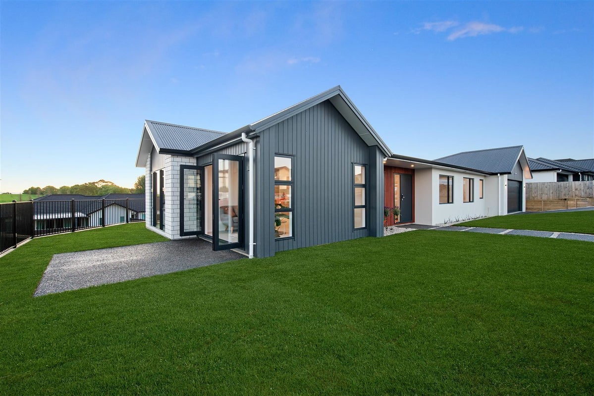 2 Waikaka Place, Rototuna North, Hamilton - Carousel 1