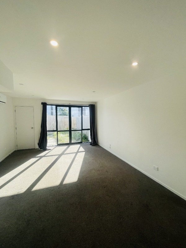 9/12 Frostbite Place, Ranui, Auckland - Carousel 2