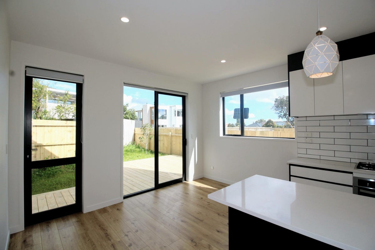 7D Gulf Crest, Bucklands Beach, Auckland - Carousel 2