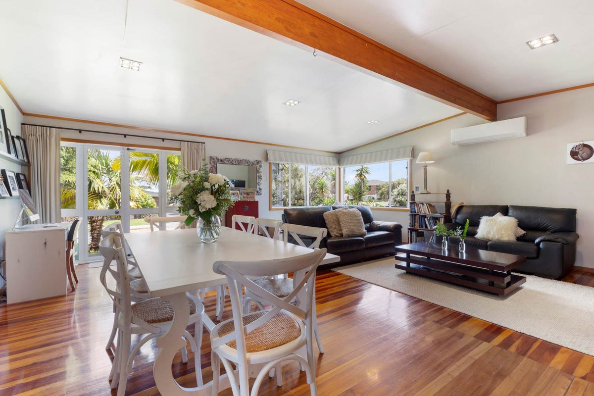 17 Sunkist Bay Road, Beachlands, Auckland - Carousel 2