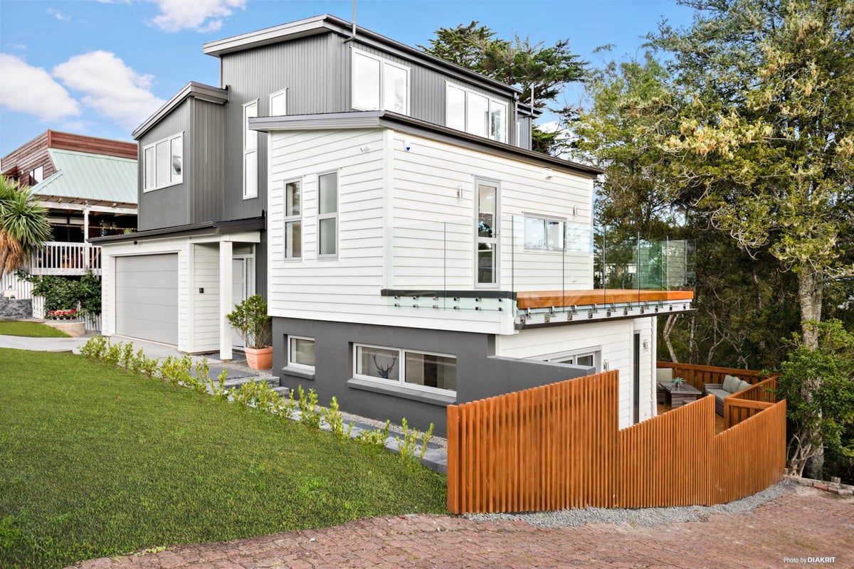 20 Park Avenue, Birkenhead, Auckland - Carousel 1