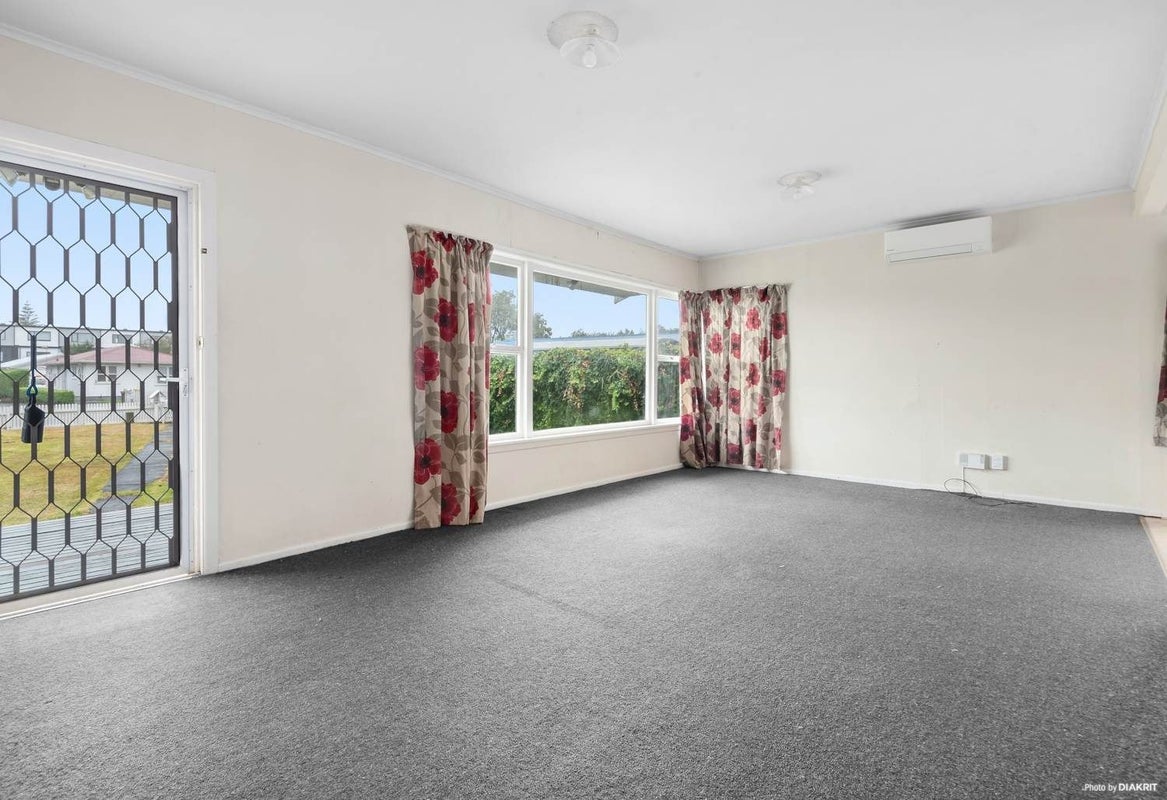 15 Te Kanawa Crescent, Henderson, Auckland - Carousel 2