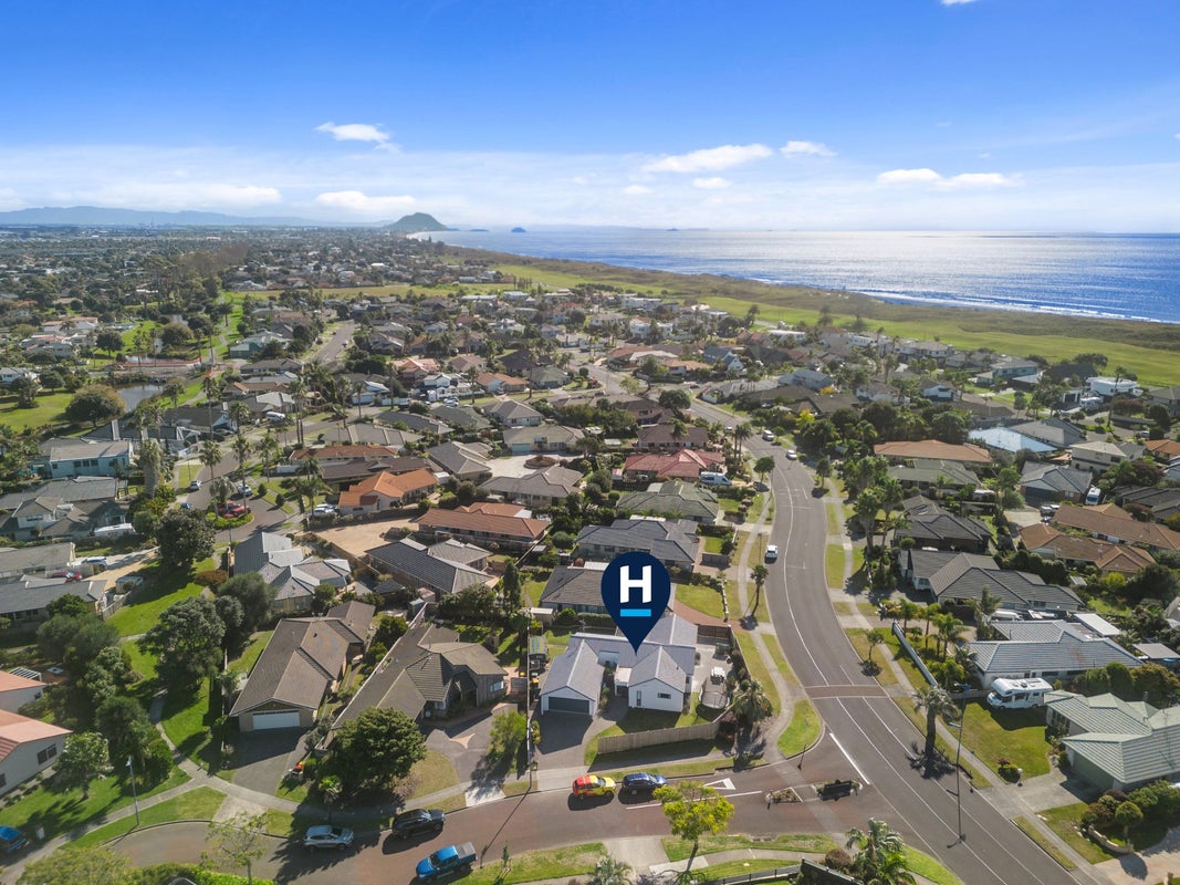 2 Santorini Key, Papamoa Beach, Papamoa - Carousel 1