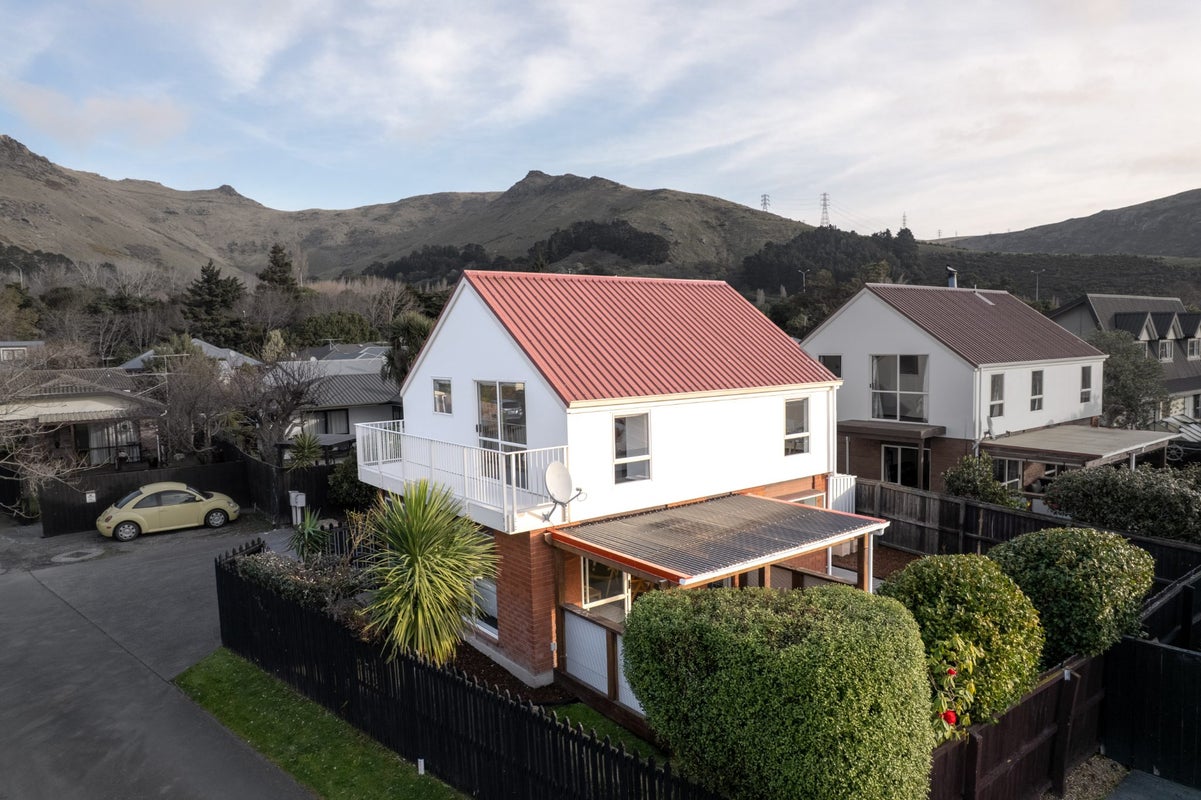 1/3 Clonbracken Lane, Heathcote Valley, Christchurch - Carousel 1
