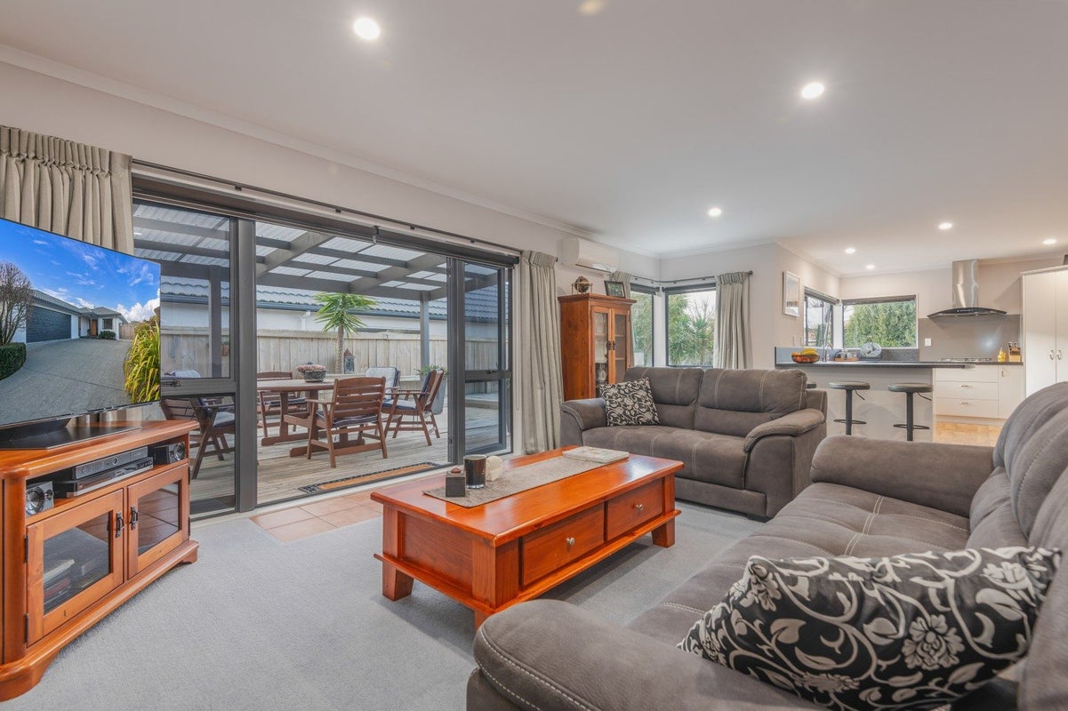 11 Colorado Crescent, Milson, Palmerston North - Carousel 2