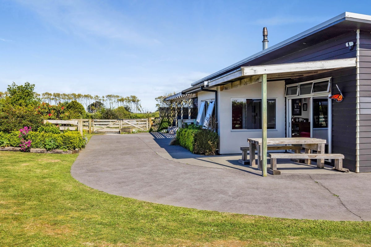5674 Mountain Road, Normanby, Hawera - Carousel 1