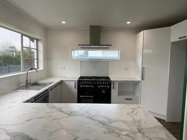 19 ENDEAVOUR Avenue, Welcome Bay, Tauranga - Carousel 2