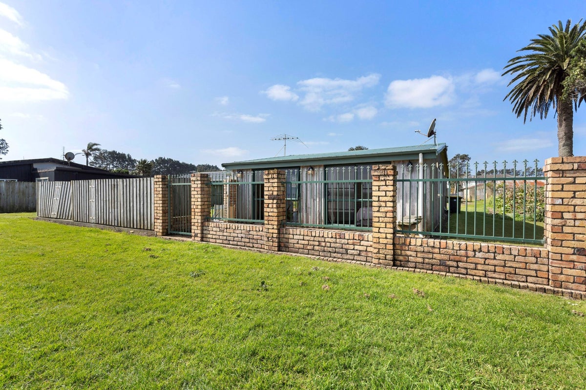 11 Ronald Avenue, Waiuku - Carousel 22