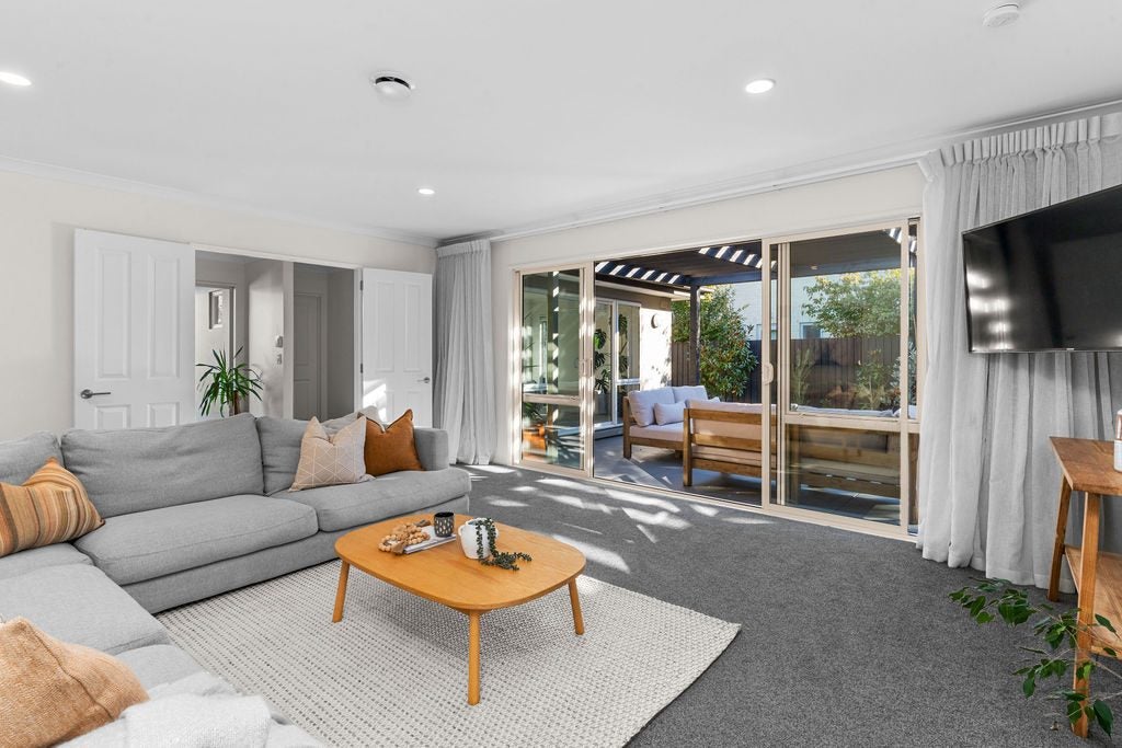 14 Creedon Glen, Casebrook, Christchurch - Carousel 1