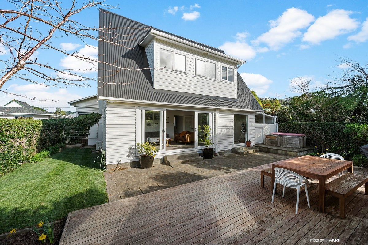 10B Cargill Street, Karori, Wellington - Carousel 1