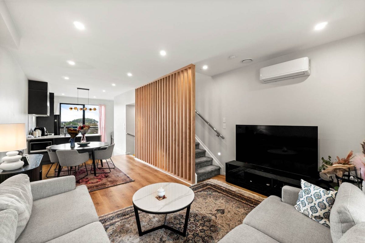 2/14 Williamson Avenue, Belmont, Auckland - Carousel 1
