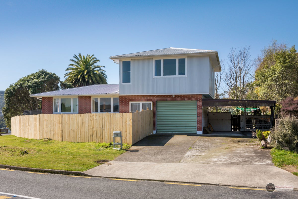 85 Holborn Drive, Stokes Valley, Lower Hutt - Carousel 1