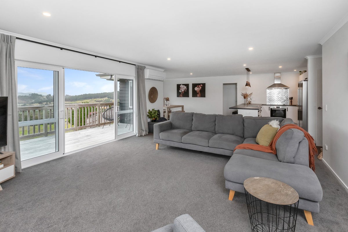 6 Jean Edwards Place, Raumanga, Whangarei - Carousel 2