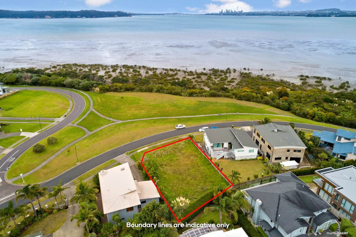22 Waikura Drive, Te Atatu Peninsula, Auckland - Carousel 1