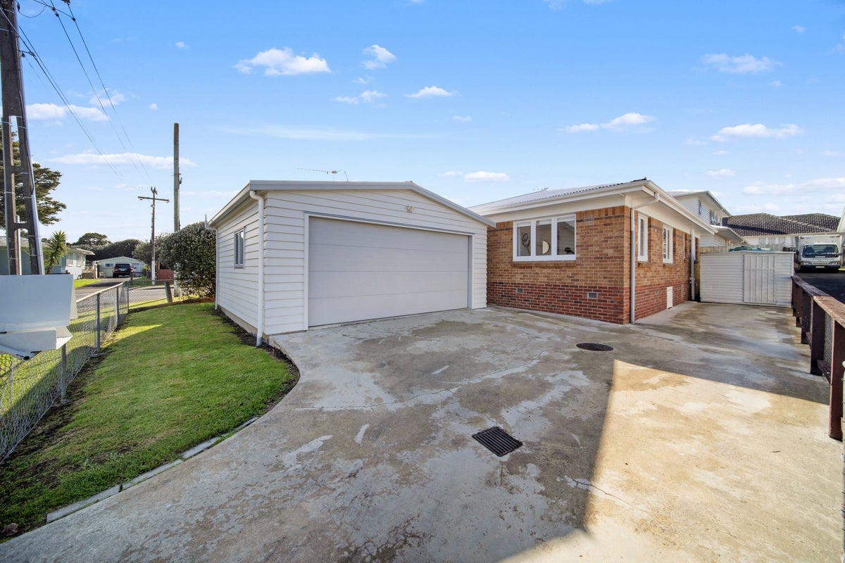 2 Royal Arch Place, Rosehill, Papakura - Carousel 30
