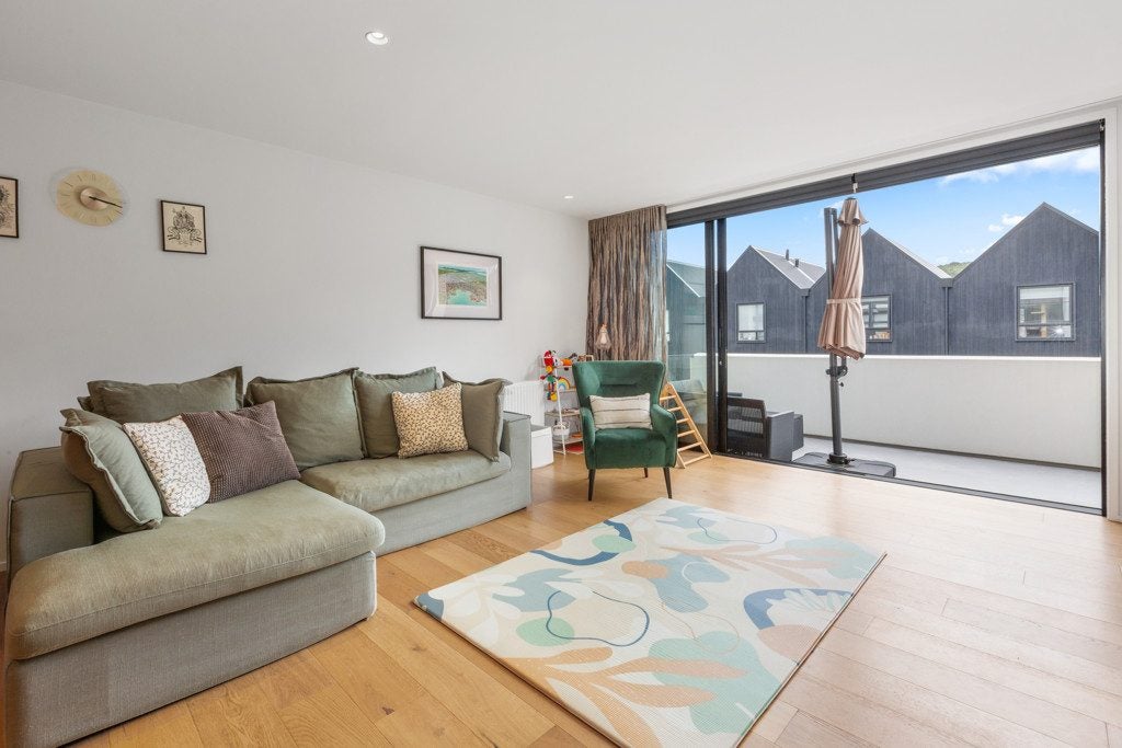 5 Jean Caldwell Way, Island Bay, Wellington - Carousel 1