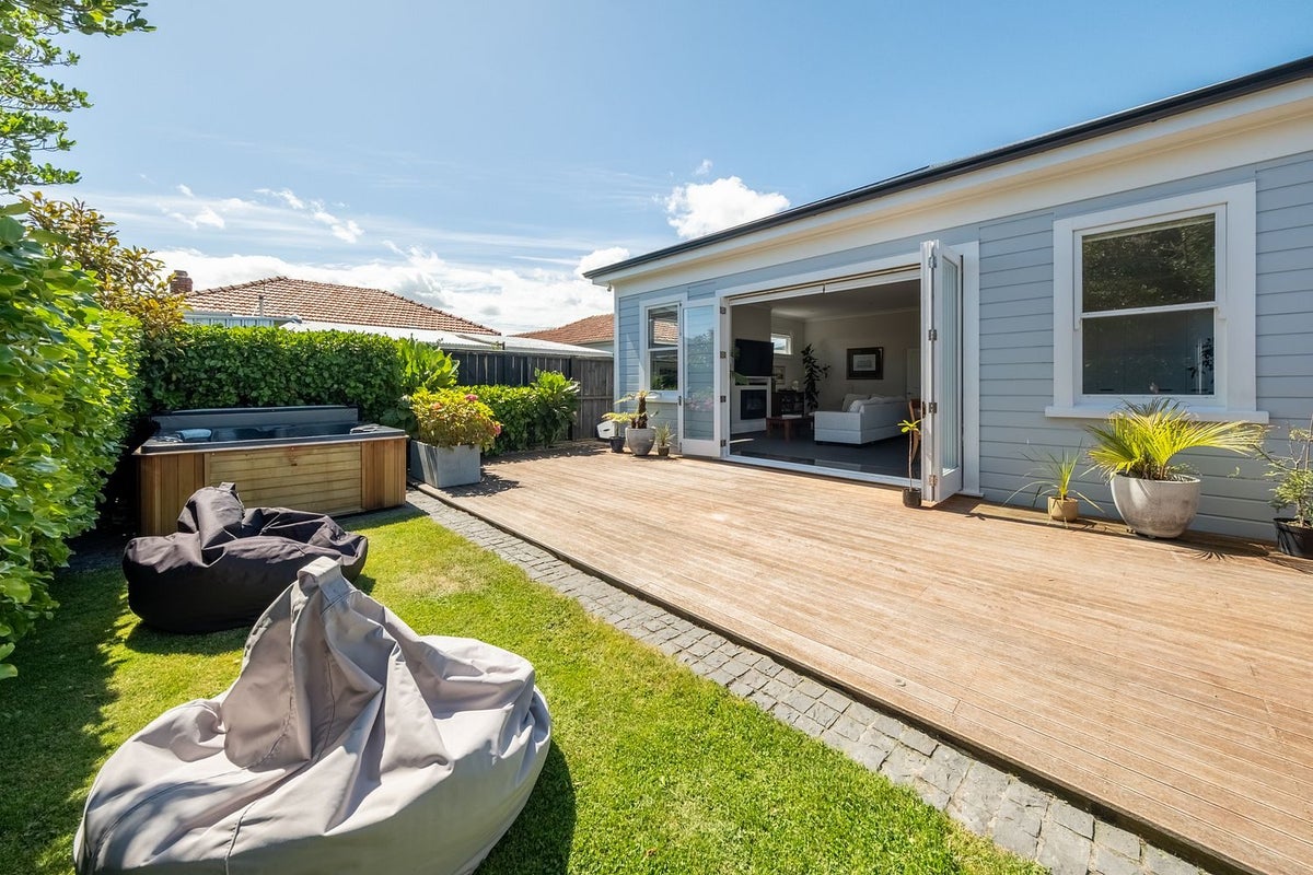 2 Adelaide Street, Petone, Lower Hutt - Carousel 2