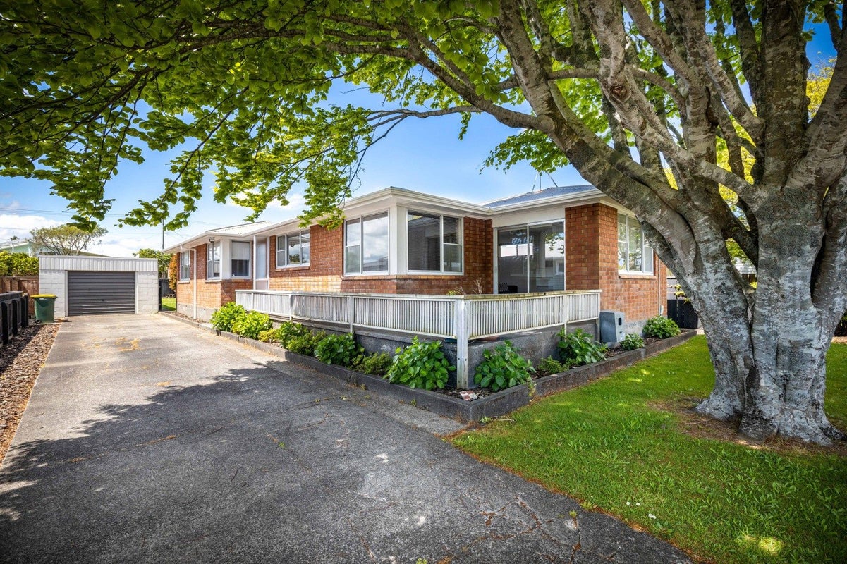 11 Manu Crescent, Upper Vogeltown, New Plymouth - Carousel 1