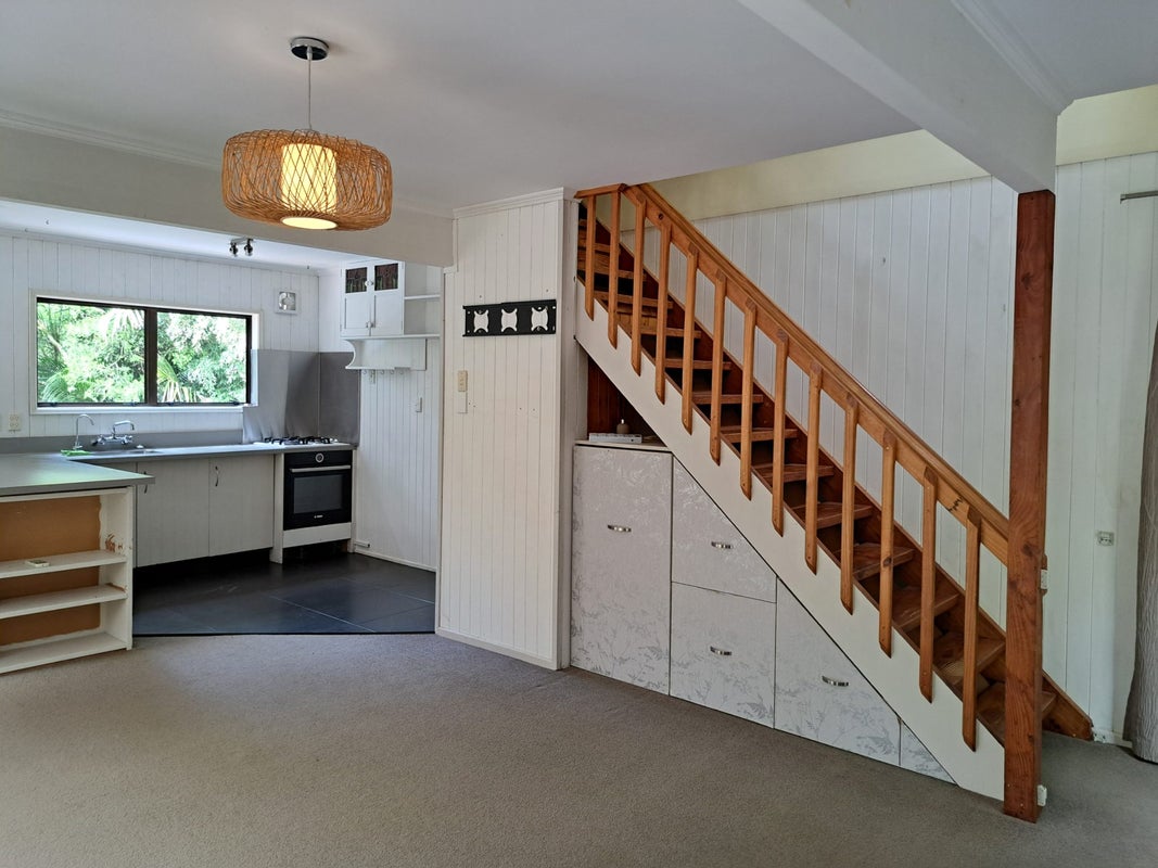 27 Cascade Avenue, Waiatarua, Auckland - Carousel 2