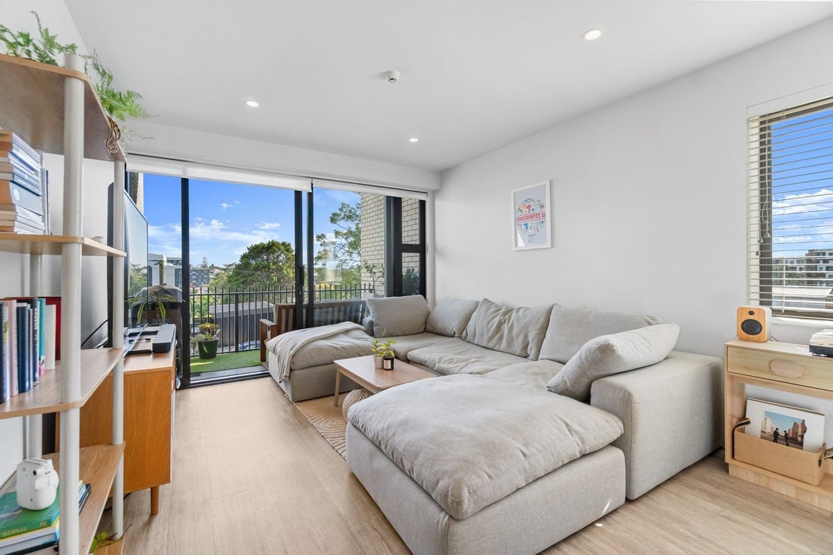 110/165 Lake Road, Northcote, Auckland - Carousel 1