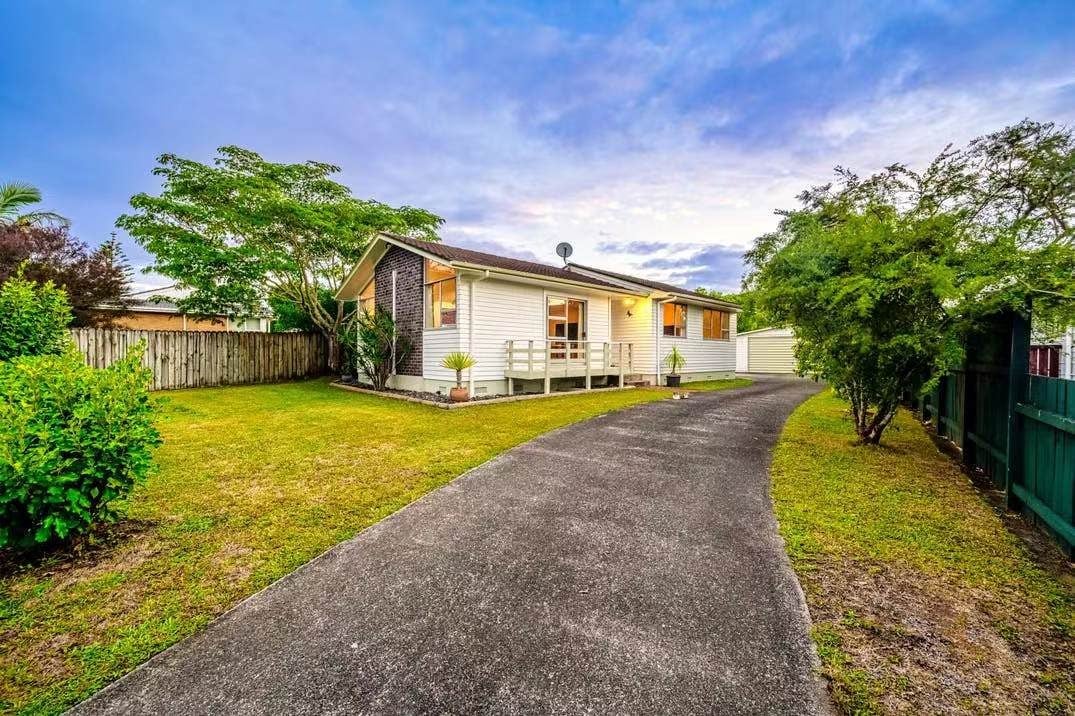 4 Tangelo Place, Bucklands Beach, Auckland - Carousel 1