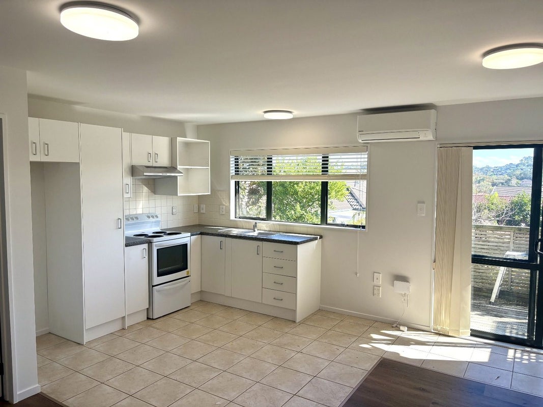 13 Marbella Crescent, Oteha, Auckland - Carousel 1