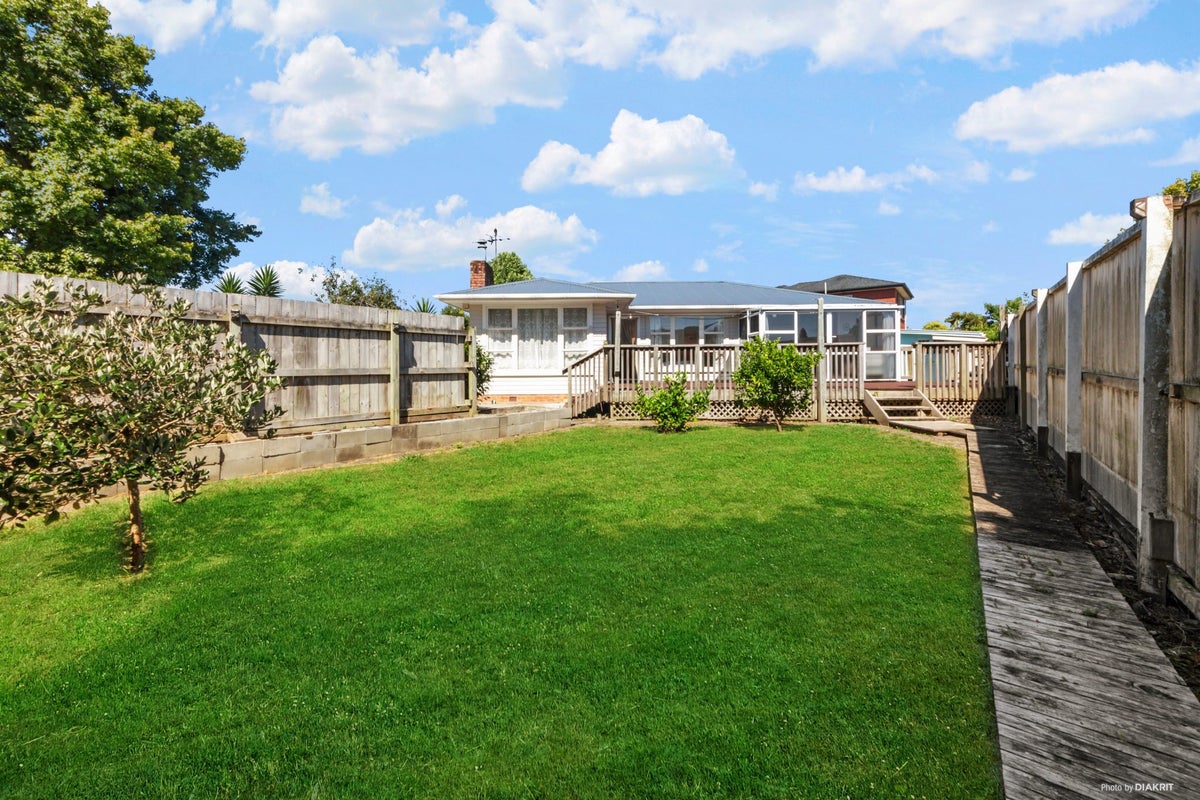 55B Te Kanawa Crescent, Henderson, Auckland - Carousel 1