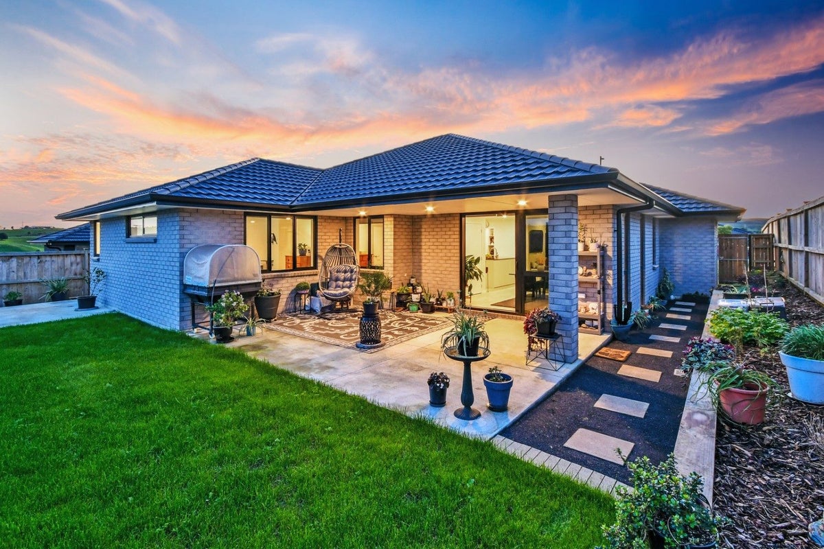 18 Leathem Crescent, Pokeno - Carousel 1