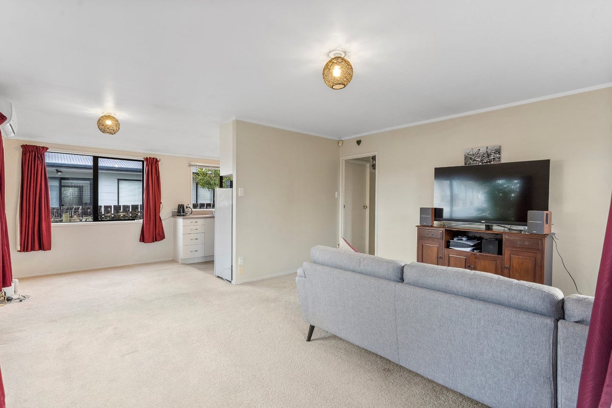 2/95 Wharf Road, Te Atatu Peninsula, Auckland - Carousel 30