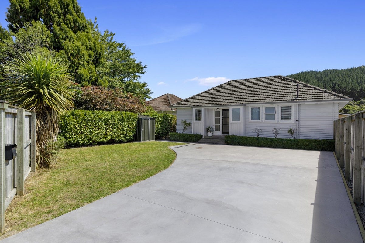 24 McLeod Street, Elderslea, Upper Hutt - Carousel 19