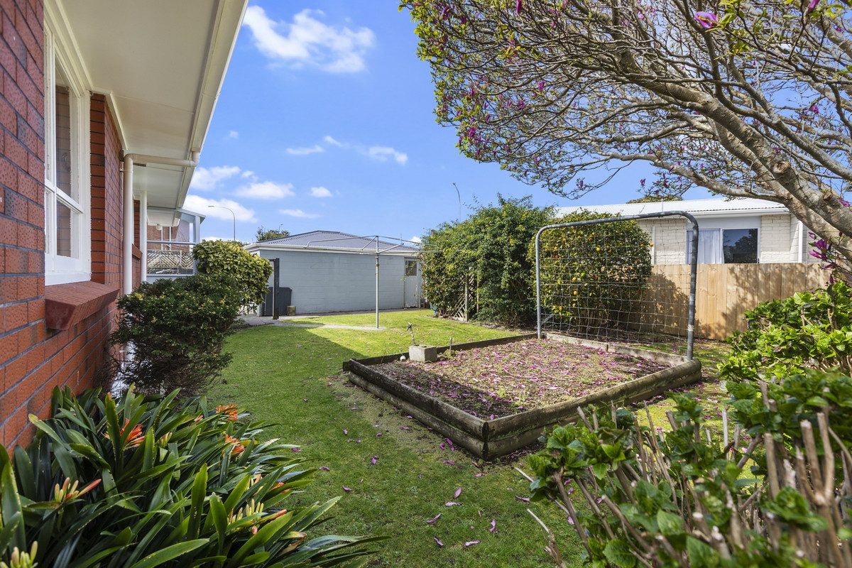 7 Severn Place, Spotswood, New Plymouth - Carousel 28