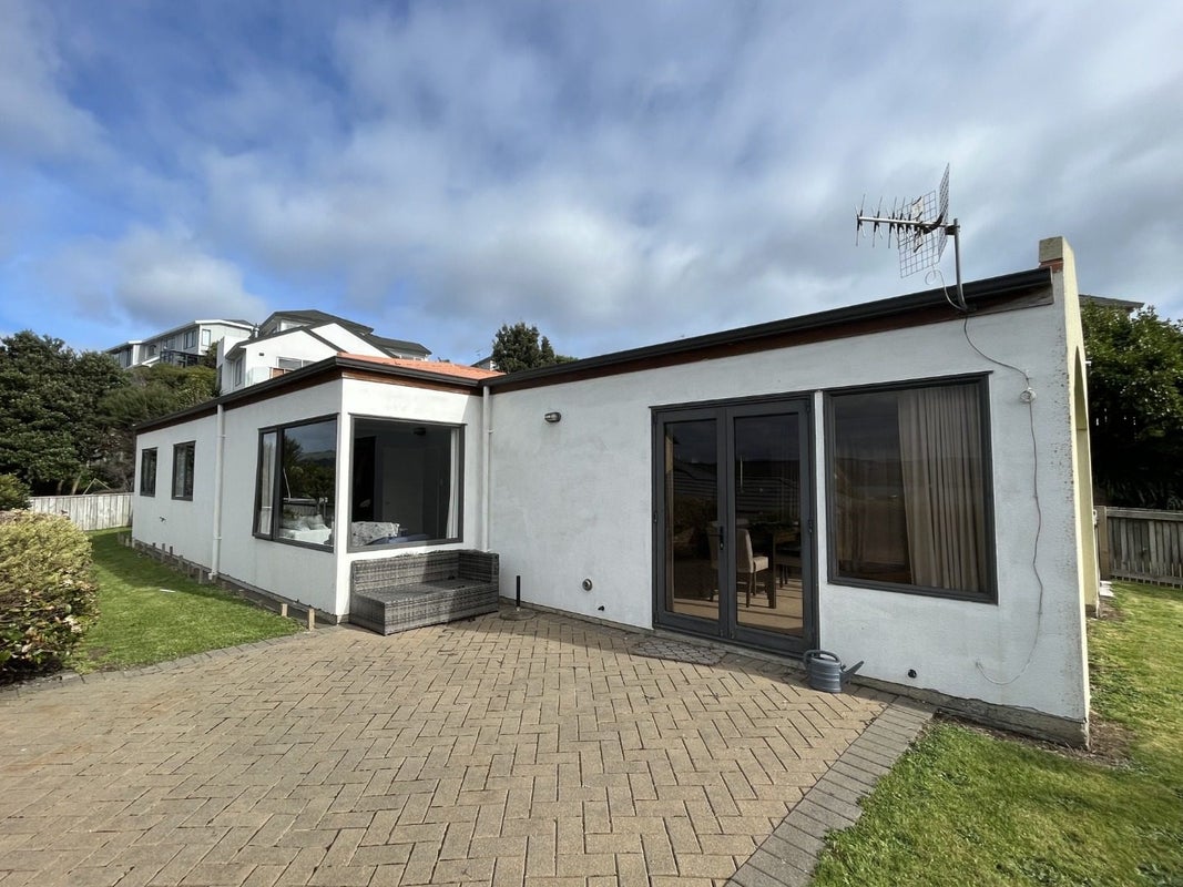 18 Pendennis Point, Camborne, Porirua - Carousel 15