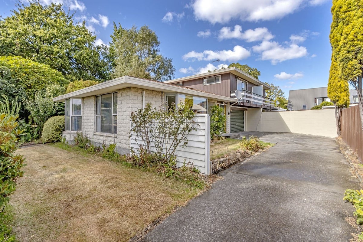 1/427 Memorial Avenue, Burnside, Christchurch - Carousel 1