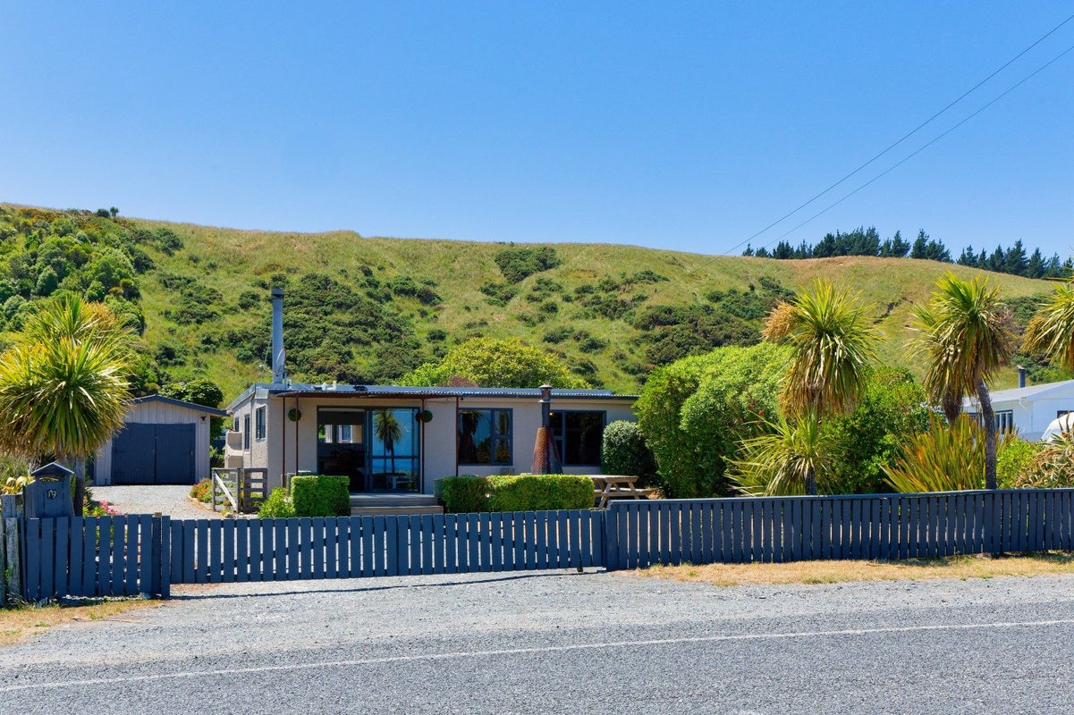 19 South Bay Parade, South Bay, Kaikoura - Carousel 1