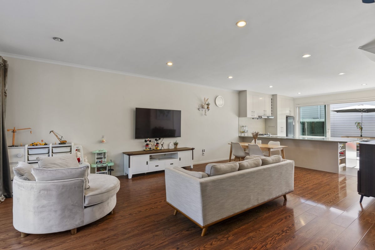 27 Hakawai Avenue, Takanini, Auckland - Carousel 2