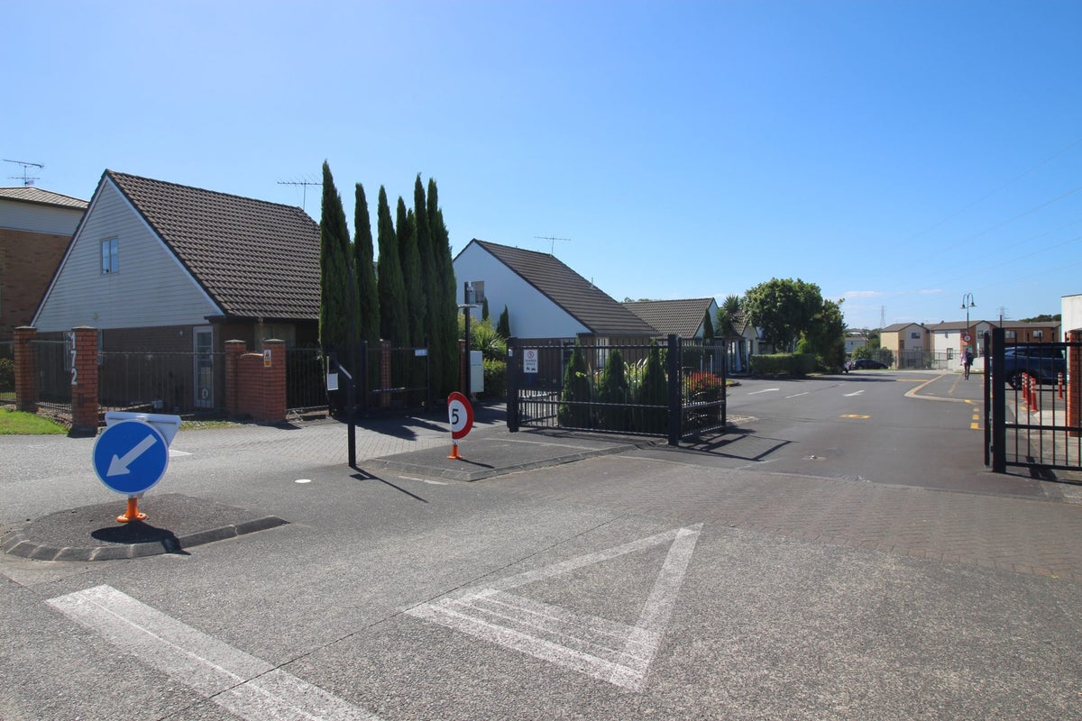 146/172 Mcleod Road, Te Atatu South, Auckland - Carousel 13