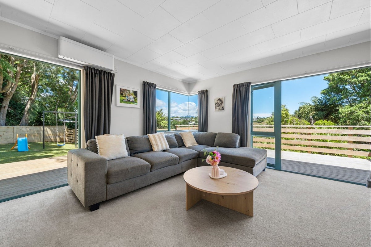 89B Poplar Grove, Whalers Gate, New Plymouth - Carousel 2