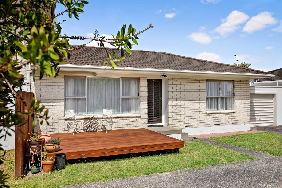 2/3 Argyle Terrace, Milford, Auckland - Carousel 2